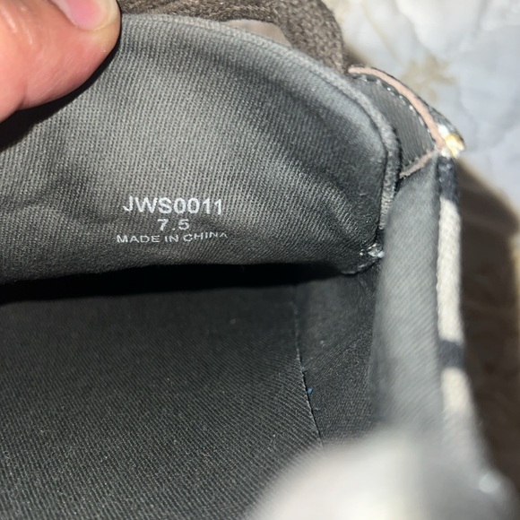 Johnny Was Camo Sneakers-7 1/2 - Picture 4 of 7